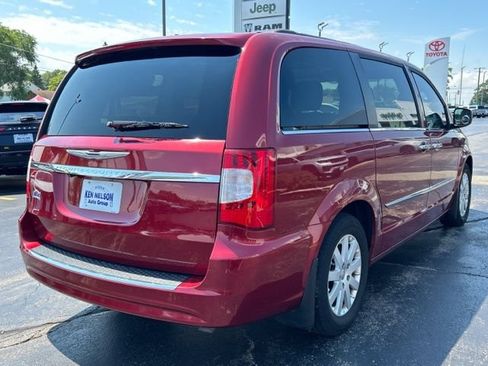 Used 2015 Chrysler Town & Country Touring w/ Driver Convenience Group FWD image 11