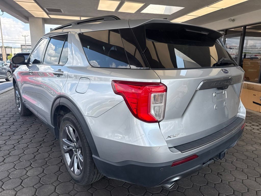 Used 2023 Ford Explorer XLT w/ Equipment Group 202A AWD/4WD image 8