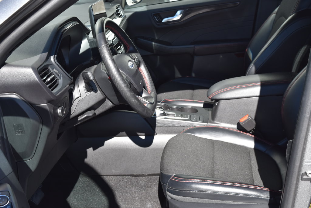 Used 2025 Ford Escape ST-Line FWD image 8