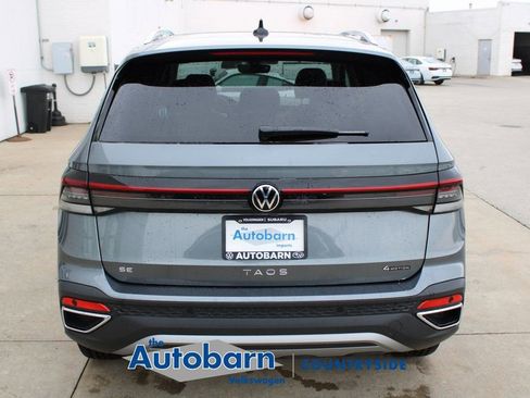 Used 2025 Volkswagen Taos SE AWD/4WD image 5