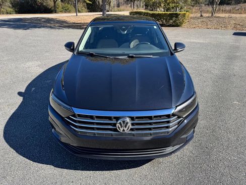 Used 2019 Volkswagen Jetta SEL Premium image 2