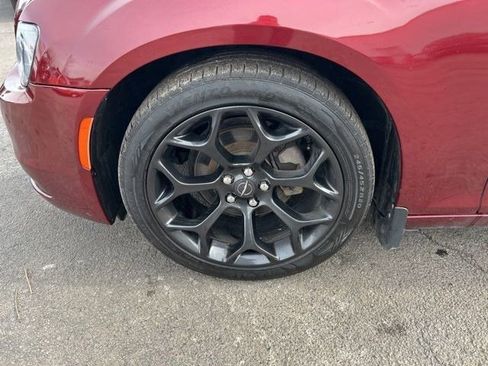 Used 2019 Chrysler 300 Touring w/ Sport Appearance Package image 43