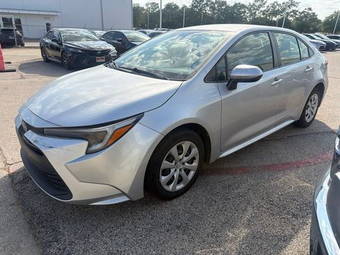 Used 2023 Toyota Corolla LE FWD image 1