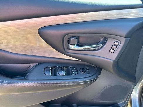 Used 2018 Nissan Murano SL w/ Midnight Edition Package image 25