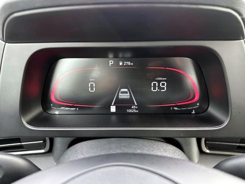Used 2025 Hyundai Elantra Sport FWD image 18
