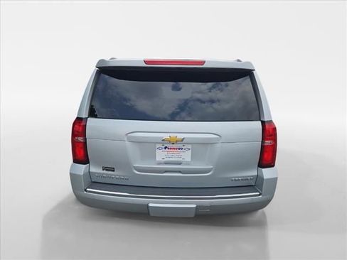 Used 2020 Chevrolet Suburban Premier image 4