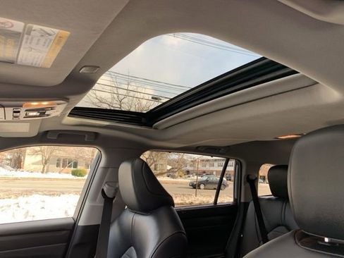 Used 2023 Toyota Highlander XLE image 27