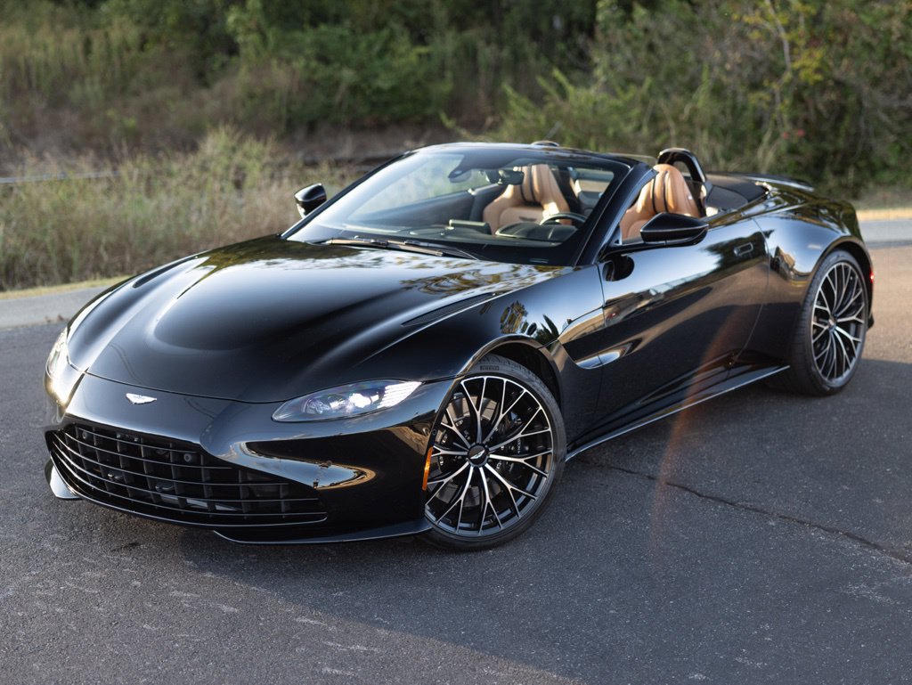 Used 2022 Aston Martin V8 Vantage Roadster RWD image 2