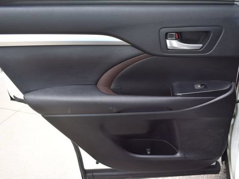 Used 2015 Toyota Highlander XLE AWD/4WD image 37