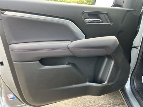 Used 2025 Chevrolet Colorado Z71 w/ Technology Package image 11