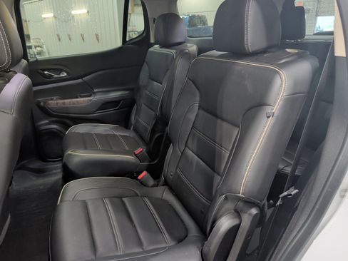 Used 2023 GMC Acadia Denali w/ Denali Technology Package AWD/4WD image 8