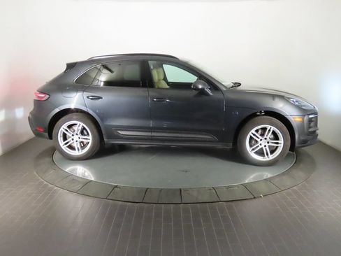 Certified 2024 Porsche Macan AWD/4WD image 8