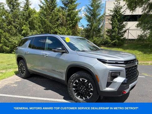 Used 2024 Chevrolet Traverse Z71 w/ Enhanced Driving Package AWD/4WD image 3