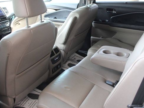 Used 2017 Honda Pilot Touring image 16