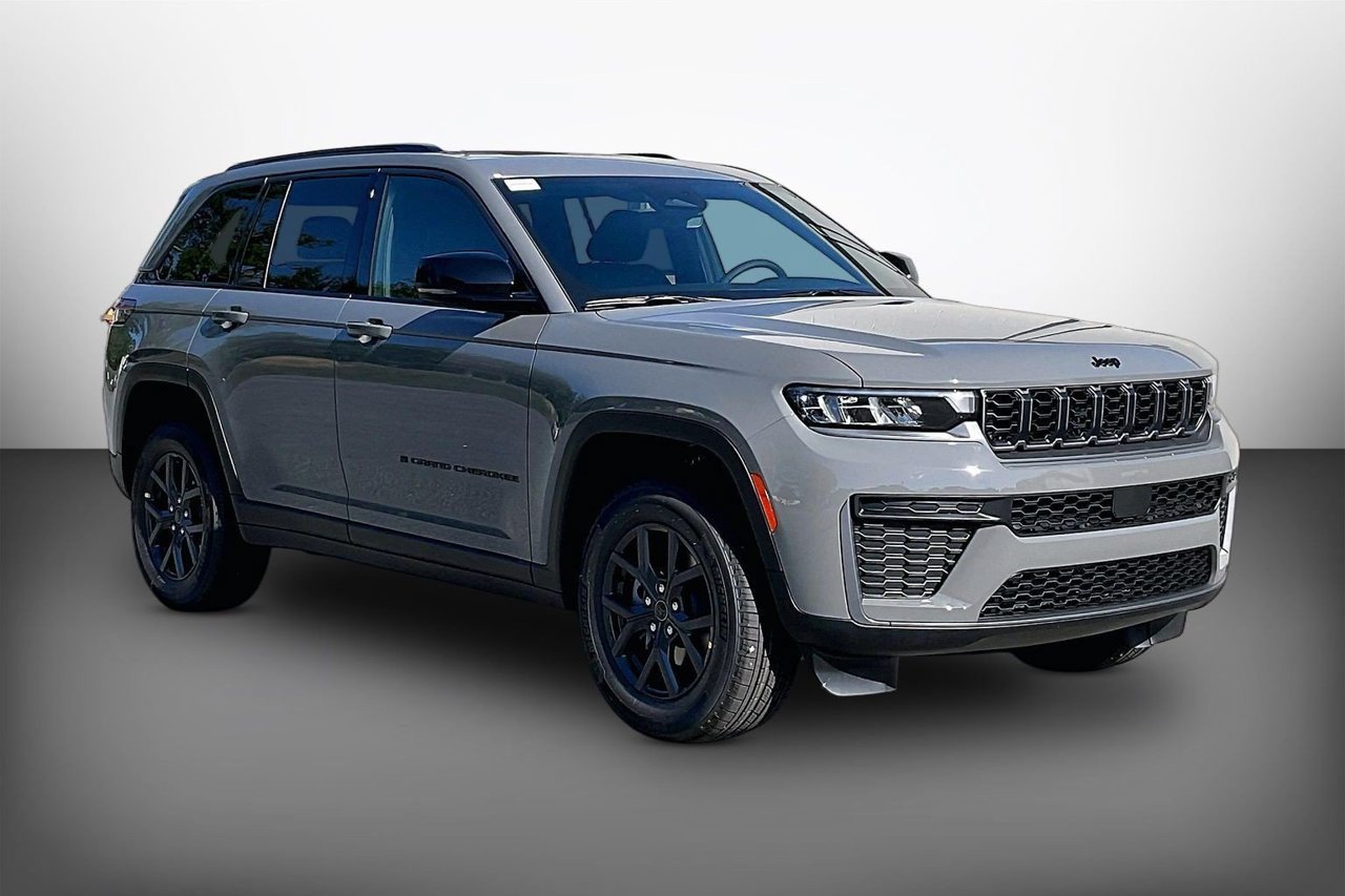 New 2027 Jeep Grand Cherokee Altitude RWD image 2