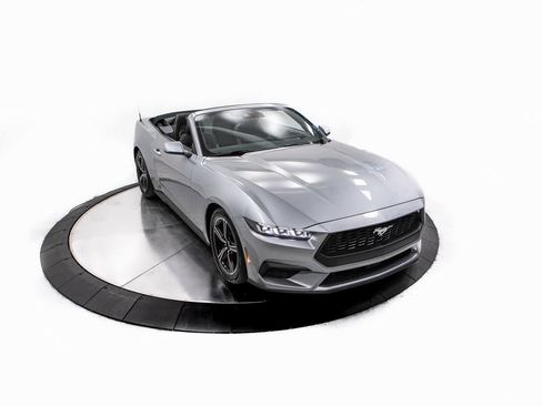 Used 2024 Ford Mustang Convertible image 32