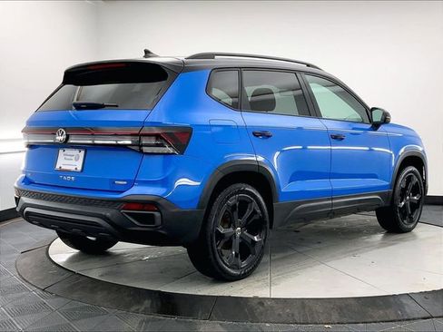 Certified 2025 Volkswagen Taos SE AWD/4WD image 13