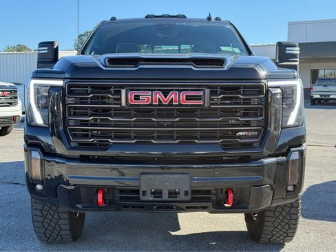 Used 2024 GMC Sierra 2500 AT4X image 3