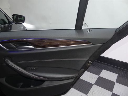 Used 2018 BMW 530i xDrive image 26