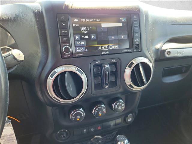 Used 2017 Jeep Wrangler Unlimited Sahara w/ Connectivity Group AWD/4WD image 16