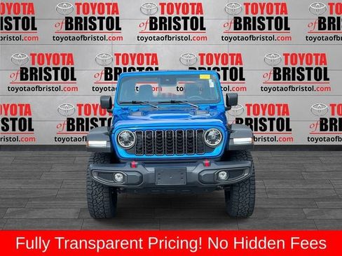 Used 2024 Jeep Gladiator Rubicon w/ Technology Group AWD/4WD image 9