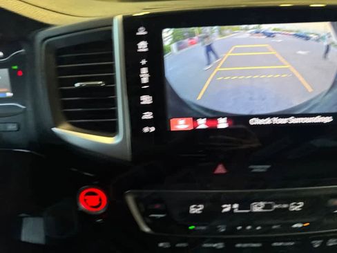 Used 2017 Honda Pilot Touring image 15