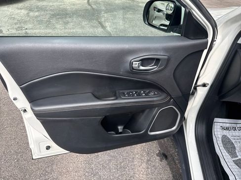 Used 2018 Jeep Compass Latitude w/ Popular Equipment Group FWD image 18