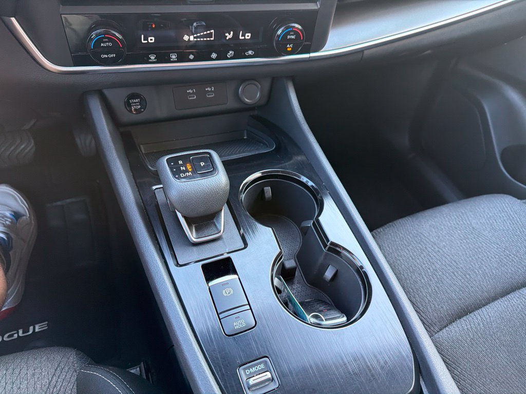 Used 2025 Nissan Rogue SV FWD image 23
