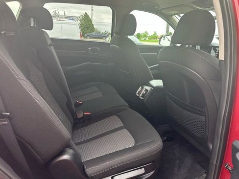 Used 2022 Kia Sorento LX image 5