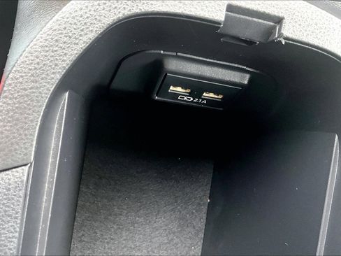 Used 2021 Toyota RAV4 Limited image 32