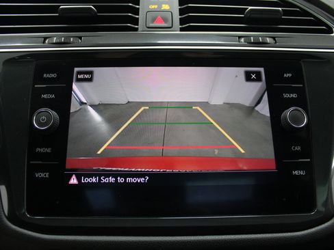 Used 2019 Volkswagen Tiguan SE image 43