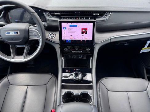 Used 2025 Jeep Grand Cherokee L Limited w/ Black Appearance Package image 11