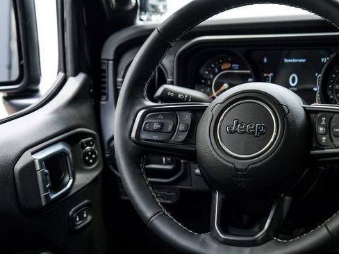 Used 2024 Jeep Wrangler Unlimited Rubicon w/ Technology Group AWD/4WD image 58