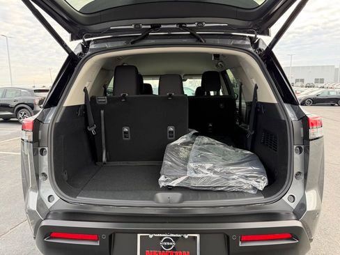 New 2026 Nissan Pathfinder SV image 34