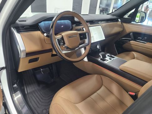 Used 2023 Land Rover Range Rover Long Wheelbase SE image 9