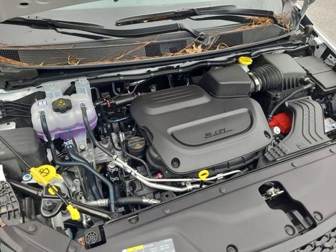 New 2026 Chrysler Pacifica Limited w/ Uconnect Theater Family Group image 25