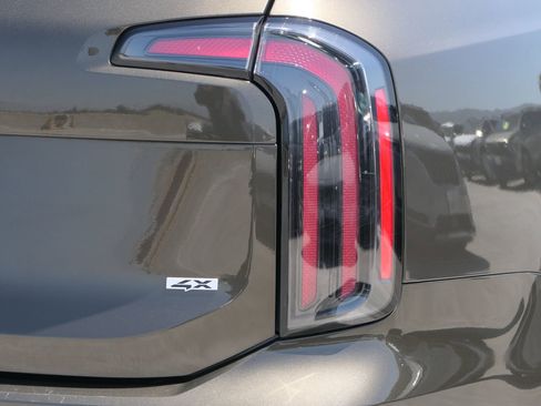 Used 2023 Kia Telluride EX w/ EX Captain's Chair Package AWD/4WD image 8