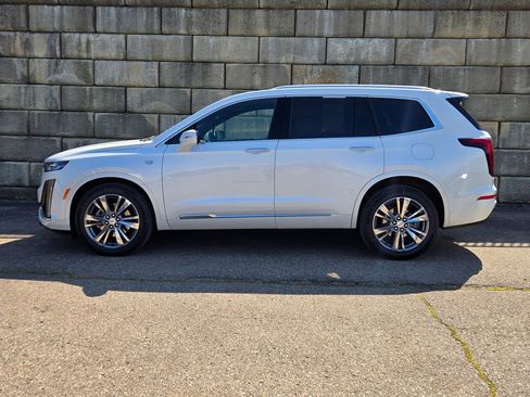 Used 2022 Cadillac XT6 Premium Luxury image 2