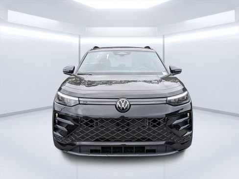 New 2026 Volkswagen Tiguan SE R-Line image 8