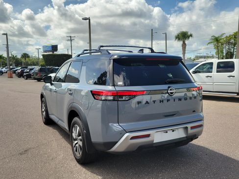 Used 2024 Nissan Pathfinder SL w/ Black Appearance Package FWD image 4