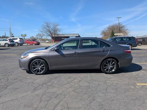 Used 2017 Toyota Camry XSE w/ Moonroof Package image 9