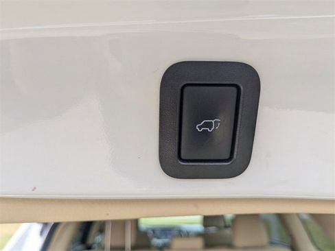 Used 2017 Toyota Highlander FWD V6 image 13