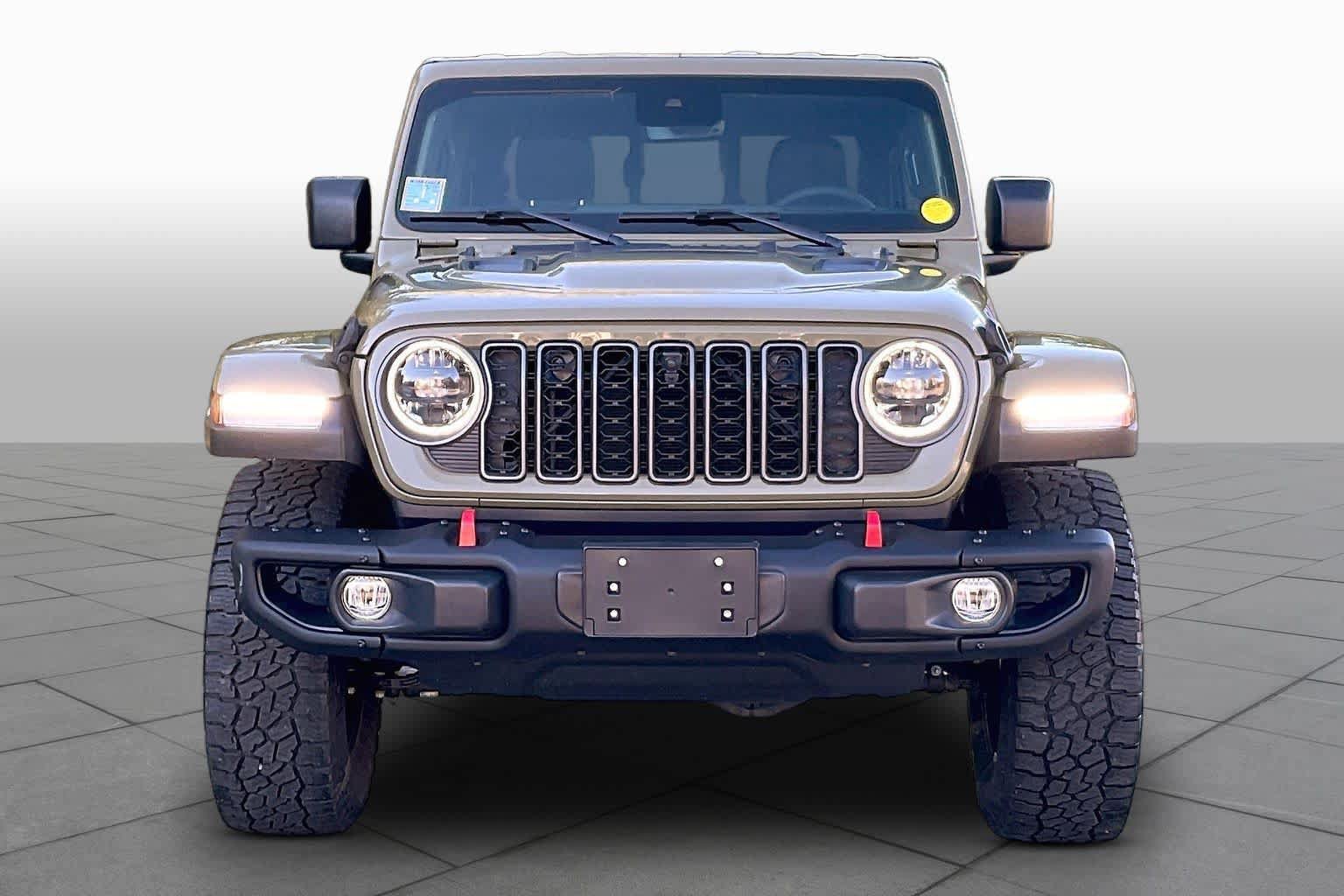 Used 2025 Jeep Gladiator Rubicon AWD/4WD image 3