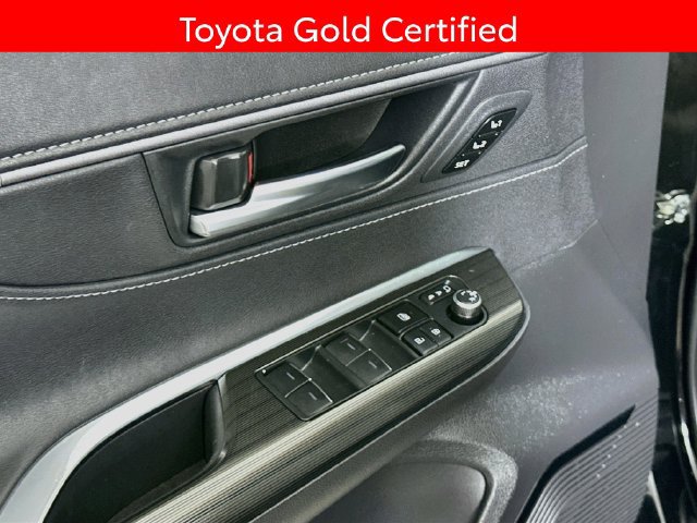 Used 2024 Toyota Venza XLE AWD/4WD image 18