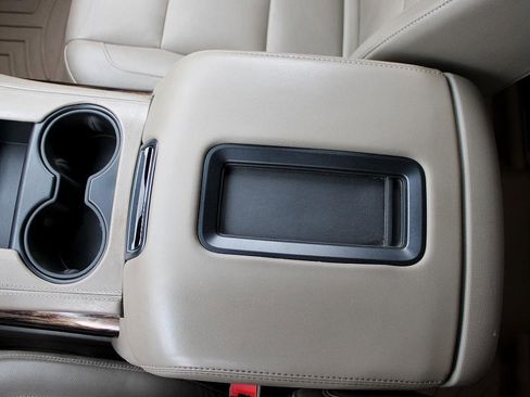 Used 2018 GMC Yukon SLT image 17