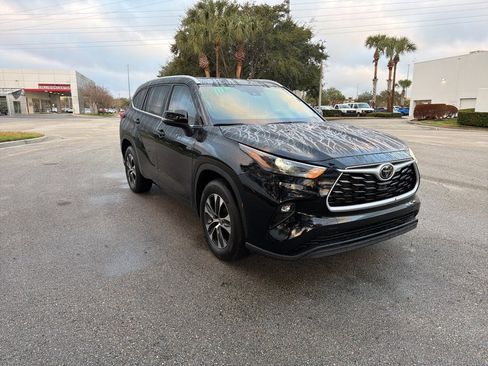 Used 2024 Toyota Highlander XLE image 7