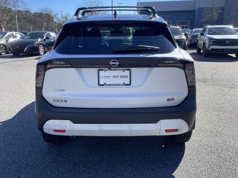 Used 2026 Nissan Kicks SR image 4
