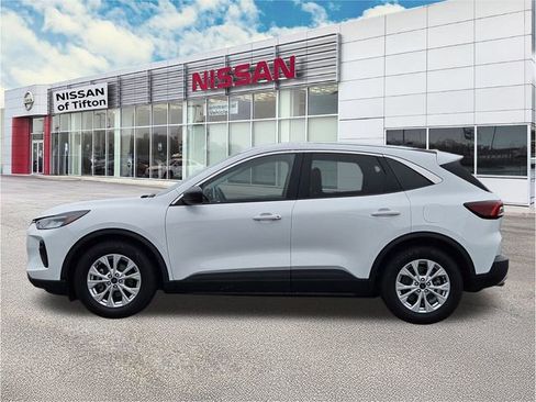 Used 2023 Ford Escape Active w/ Cold Weather Package image 4