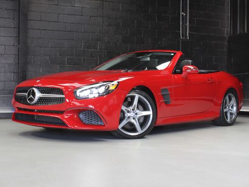 Used 2017 Mercedes-Benz SL 550 image 4