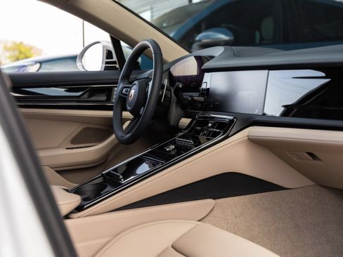 Certified 2026 Porsche Panamera RWD image 44